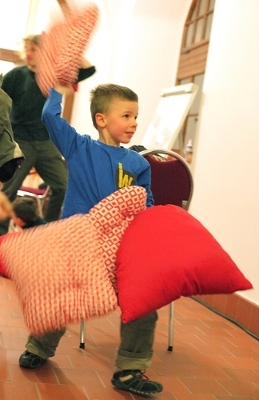 Kissenschlacht zum FamilienSpieleFest 2011