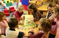 Spielen im Kindergarten Zicke Zacke Hühnerkacke im Leipziger Kindergarten Regenbogenland