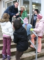 Teamwork auf der Treppe