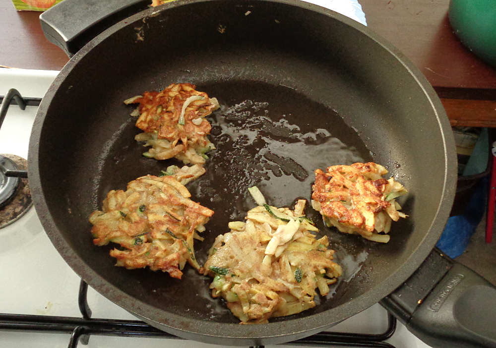 Kartoffelpuffer aus der Gartenkueche - Brutzeln